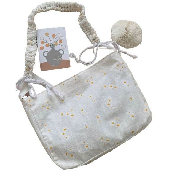 Daisy Embroidered Shoulder Bag - Picture 1 of 4